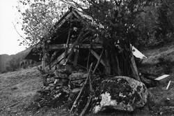 Hjulhus fra Heggebakk i Ørskog. Flyttet våren 1976 til Sunnm