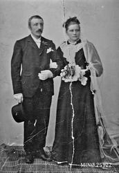 Brudebilde av  Bersvend Holmen (født 11.10.1865) og Johanna 