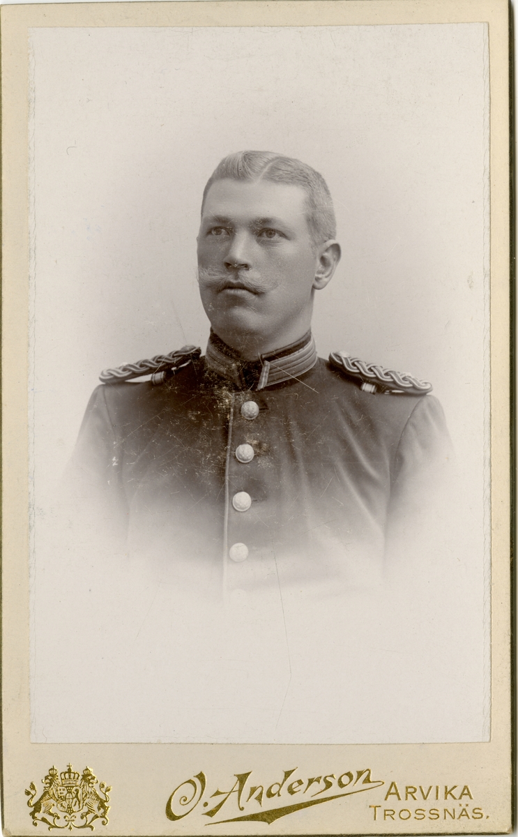 Porträtt av Emil August Broberg, officer vid Värmlands regemente I 22.