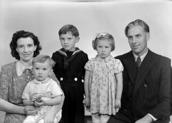 John Kvam med familie