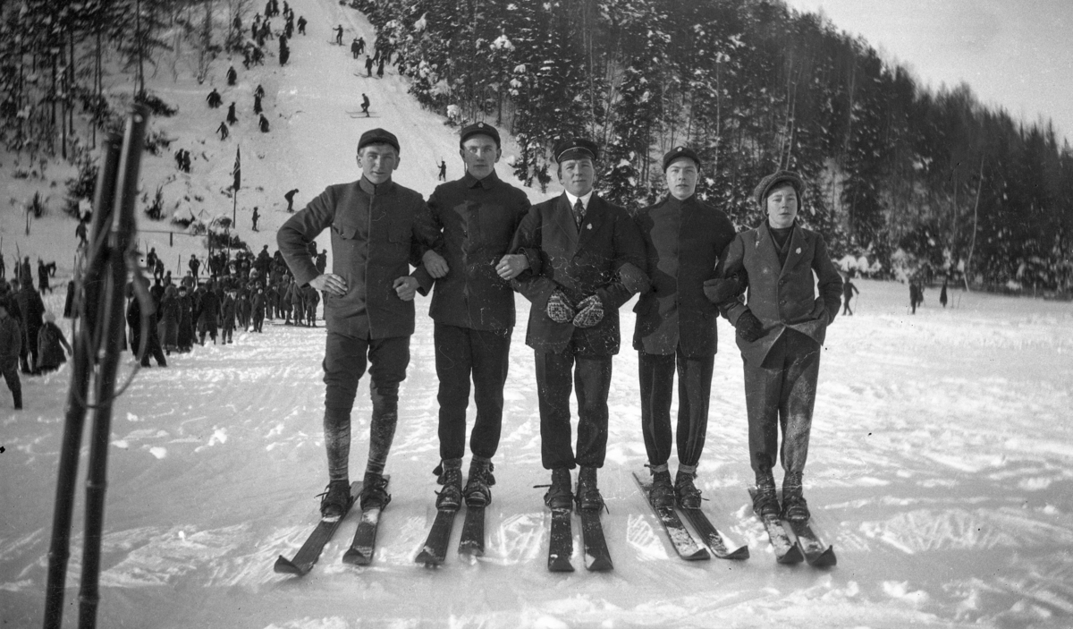 5 Kongsberg ski jumpers during competition in the 1920s