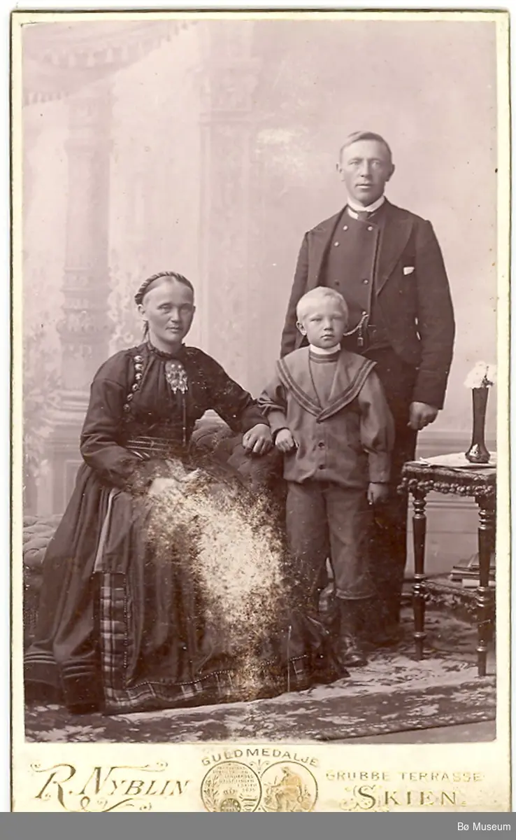 Klas og Ingrid Eika med eldste sønen Halvor