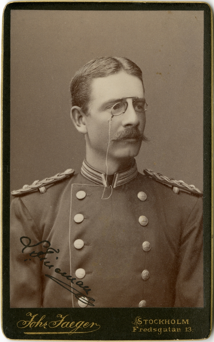 Porträtt av Ludvig Wilhelm Fineman, kapten vid Hälsinge regemente I 14.
Se även AMA.0007311.