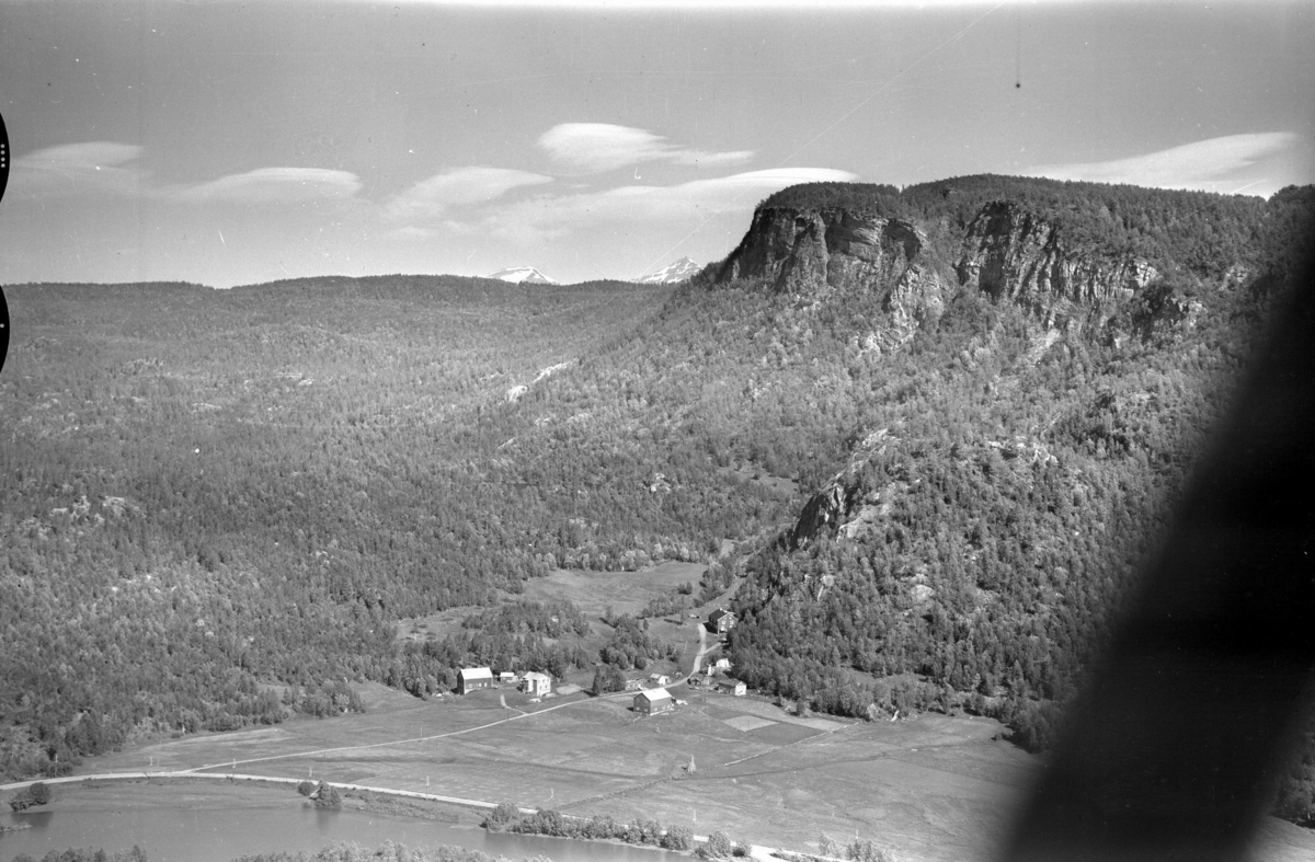 Flyfoto: Salangsdalen, Nordre Kroken i Bardu 1956