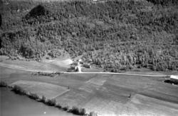 Flyfoto: Salangsdalen, Nordgård i Bardu 1956