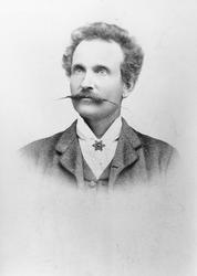 Selvportrett av Anders Andersson, ca. 1900.