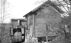 Stenbekk mølle og frørenseri i Tune. 
Vannrenna er borte, de