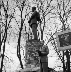 Vardens arkiv. "17 mai feiring"  17.05.1954