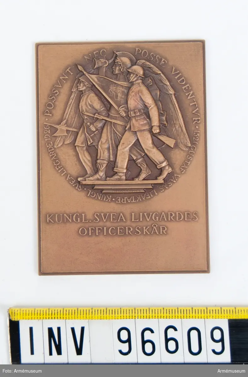 Plakett i brons för Svea livgardes officerskår.