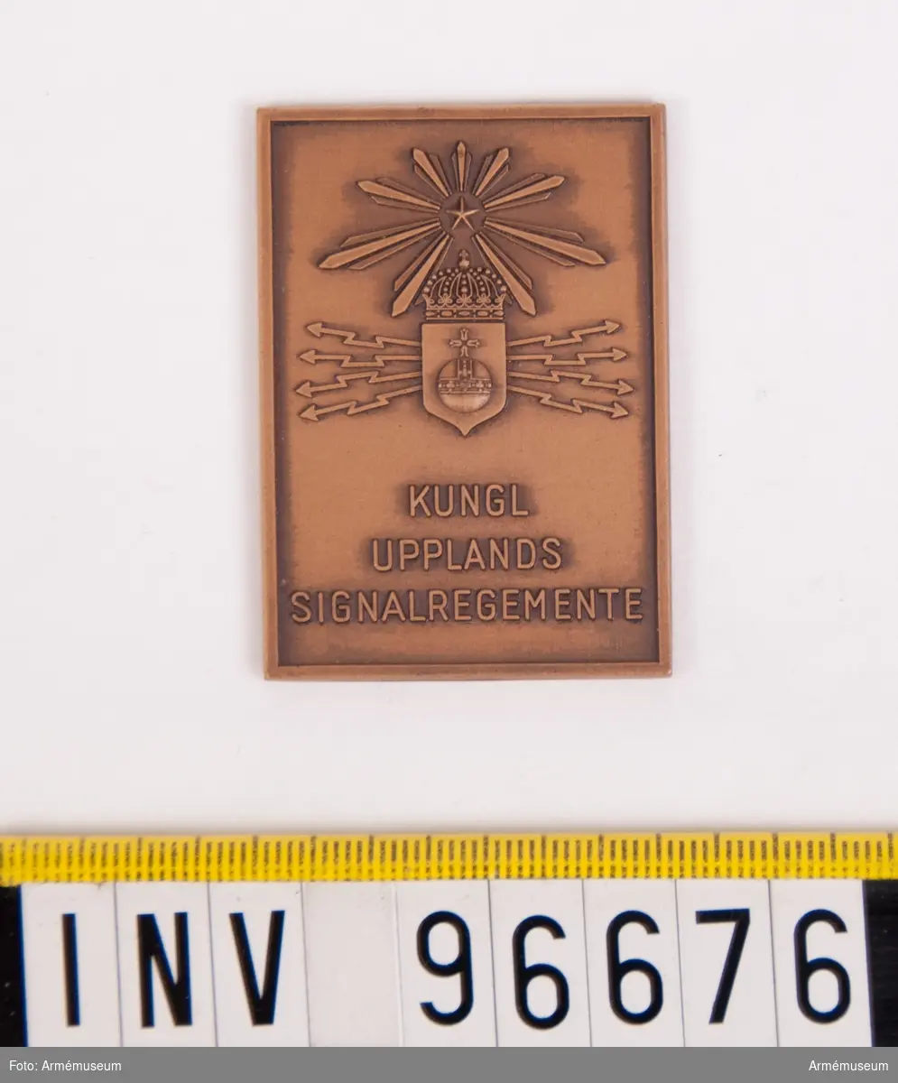 Plakett i brons för Upplands signalregemente.
Stans nr 28841.
1963-06-26