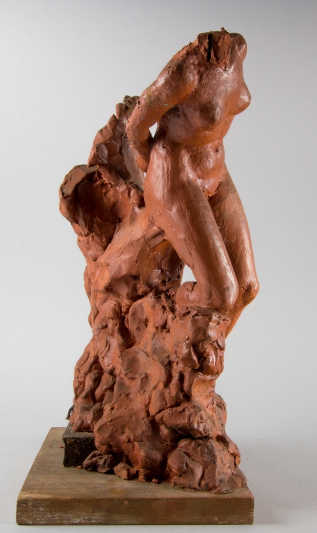 Andromeda, naken i helfigur med bakbundna händer stödjer sig mot en klippa.