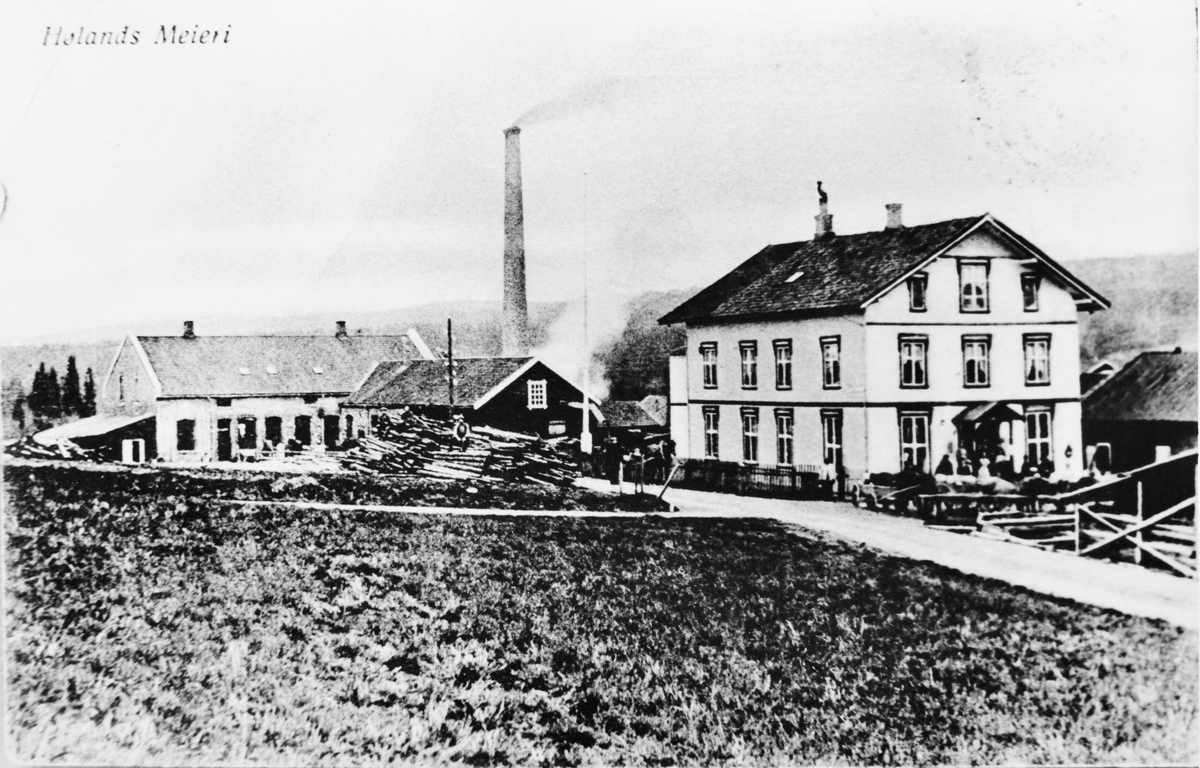 Postkortfoto av gamle Høland Meieri på Løken