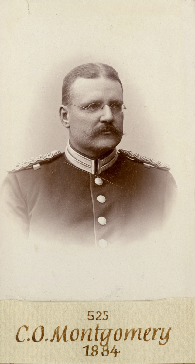 Porträtt av Carl Oscar Christoffer Montgomery, löjtnant vid Andra livgardet I 2.
