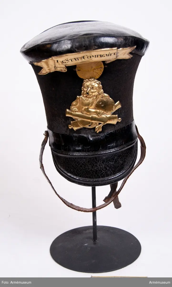 Grupp C I.
Tschakå av svart hattfilt med svart läderskärm och vapenplåt av mässing.