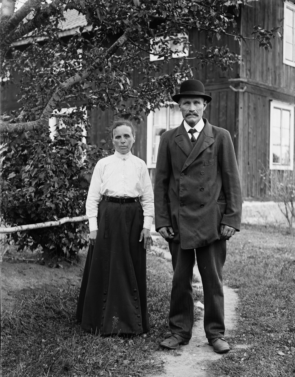 "L. O. Janson med fru Fredslund", Västerlövsta socken, Uppland 1918
