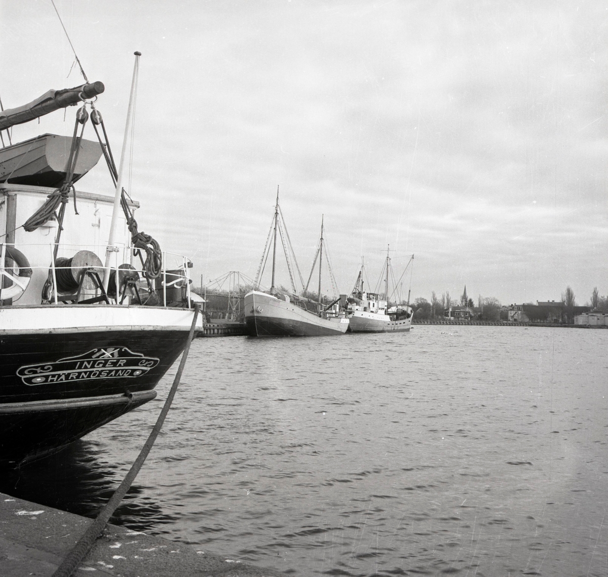 Borgholms hamn, i förgrunden Inger f. Härnösand.