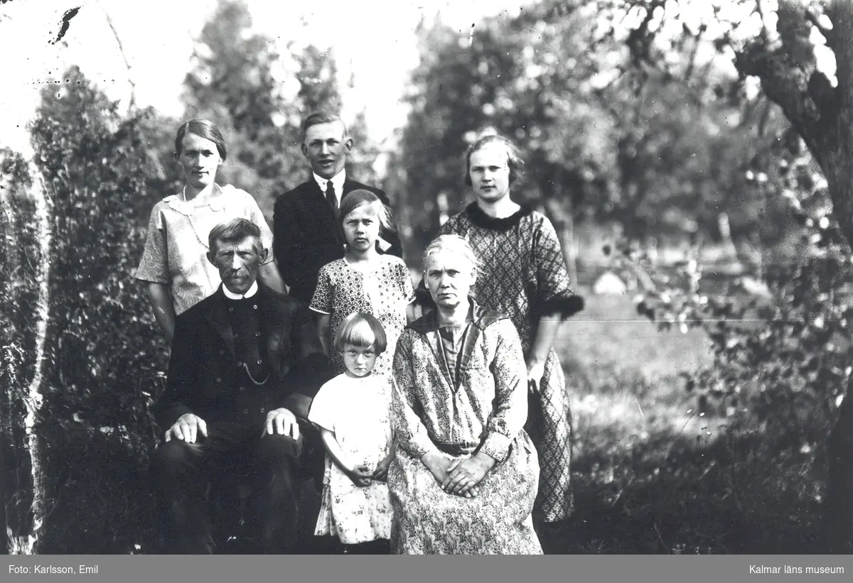 Torparen Oskar Pettersson med familj.
