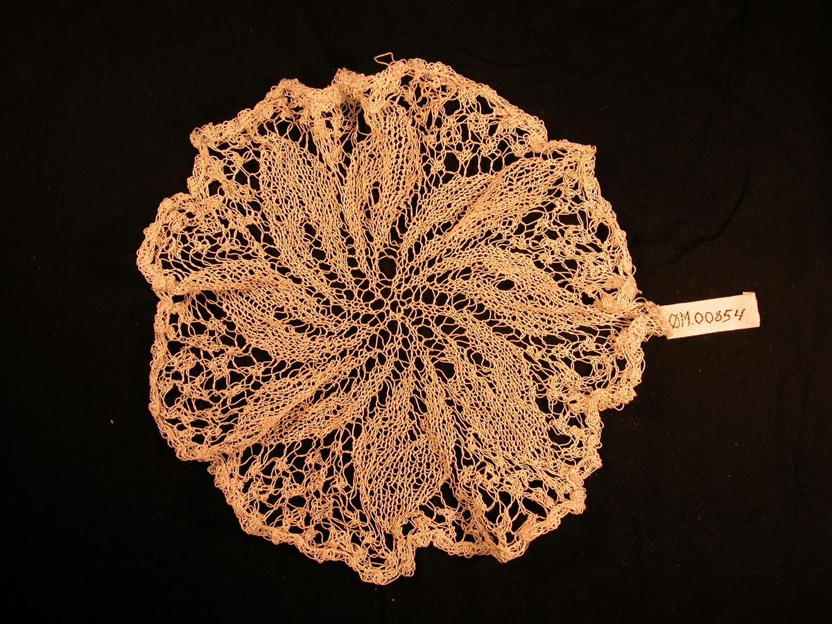 8 blad med markert hovudnerve ved laust strikk