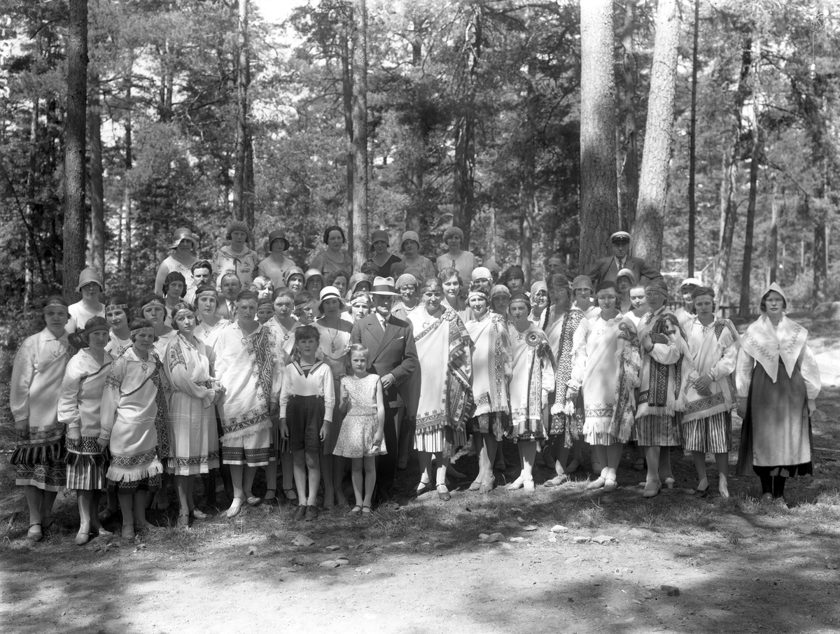 Sång -och dansgrupp från Lettland i Mariebergsskogen 1923.
