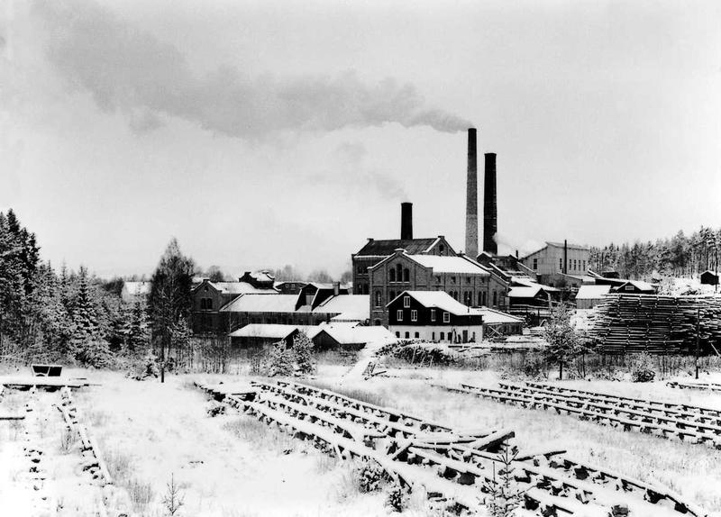 Klevfos Cellulose & Paper Mill from the south, before it was closed down. (Foto/Photo)