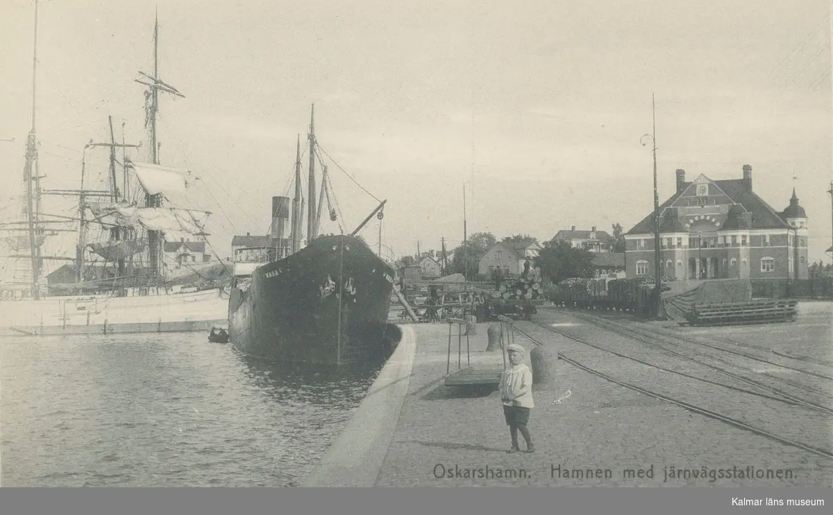 Oskarshamns hamn med järnvägsstation