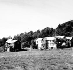Mittengården, fotografert i august 1959. Se Yderstads notate
