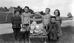 Gruppe på seks barn. dublett? Dette er seks av barna til Mar