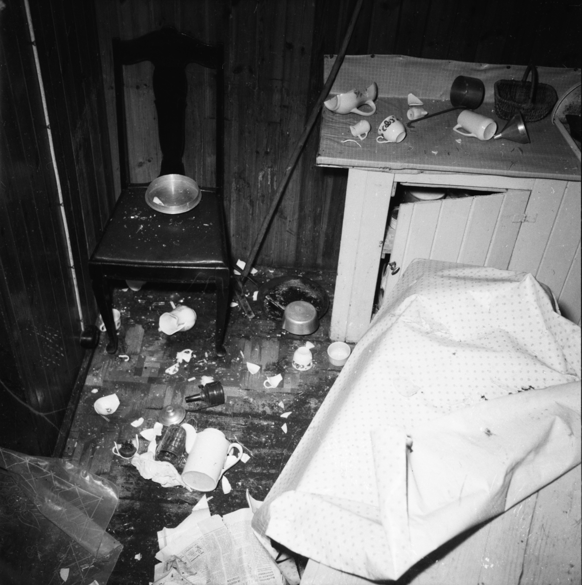 Vardens arkiv. "Fly-ulykke på Siktesøya v/Brevik. Jetfly eksploderte"  12.02.1954