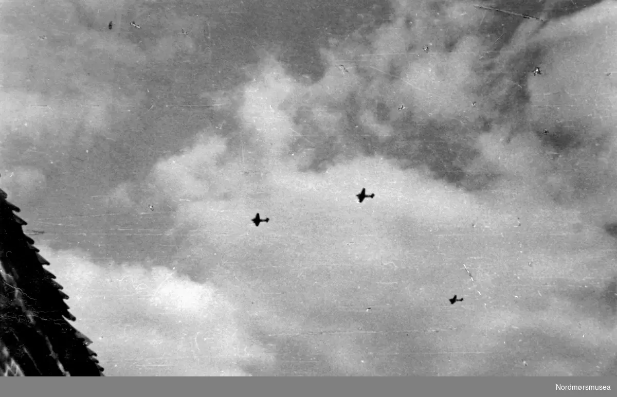 tyske bombefly 1940. Fra Nordmøre Museum sin fotosamling - Stiftelsen ...