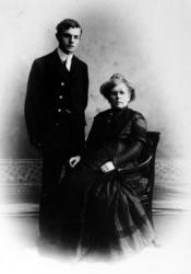 Portrettfoto av Ernst og Katharina Ranheimsæter. Bildet er g