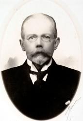 dublett - ikke identifisert ut fra originalbildet, men er tr