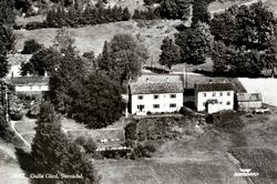 ";2942 Gulla gård, Surnadal"; Flyfoto fra Gulla gård i Surna