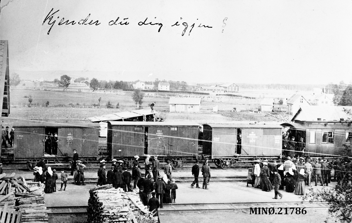 Fra Stange stasjon 1905, da folk måtte ut på grensevakt i anledning unionsoppløsningen med Sverige.