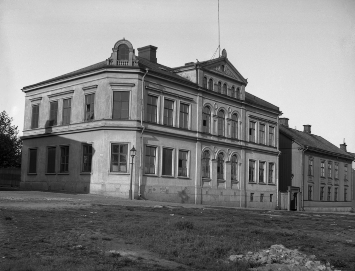 I fonden Karlstads första läroverk för flickor, senare Norra skolan ...