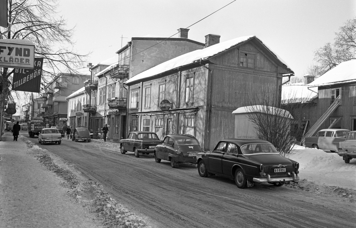2 fastigheter med dåvarande adress Kyrkogatan 22-24 rivs i mars-april 1969.