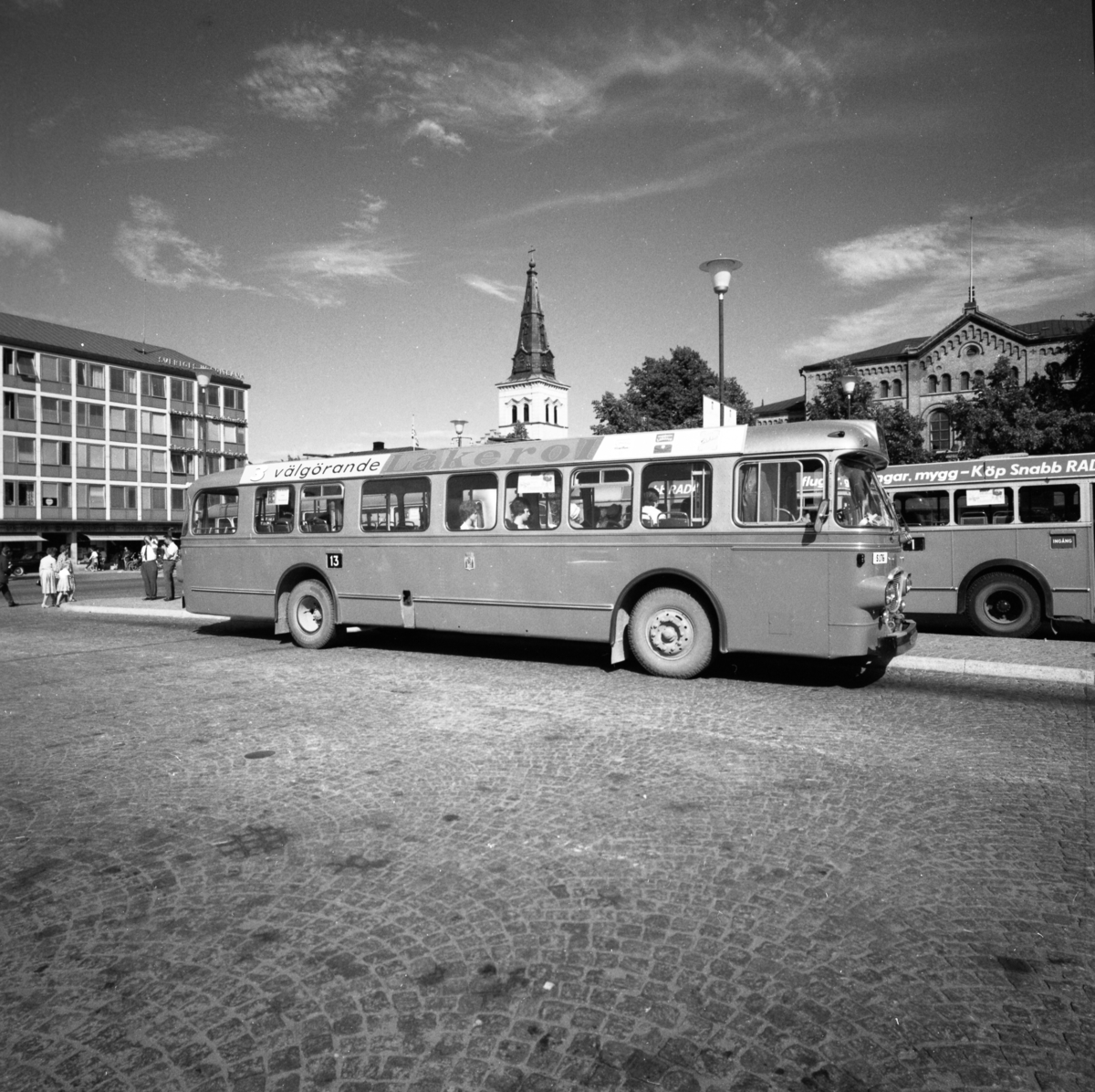 Bussar på torget för högertrafikomläggningen 1967.