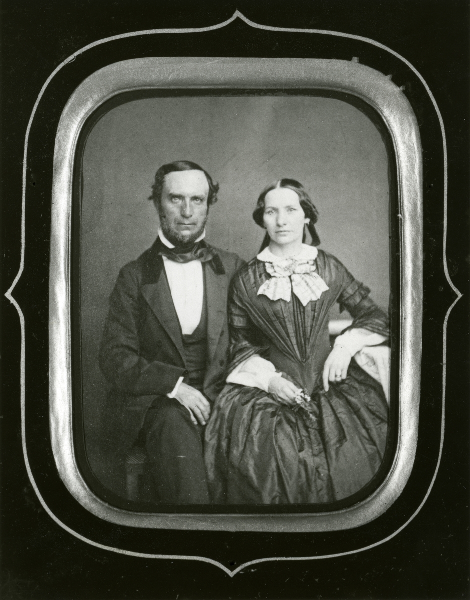 Bruksförvaltare vid Älvsbacka, Per Undén med hustrun Augusta. Fotot taget av Fredrik Renard ca 1860.