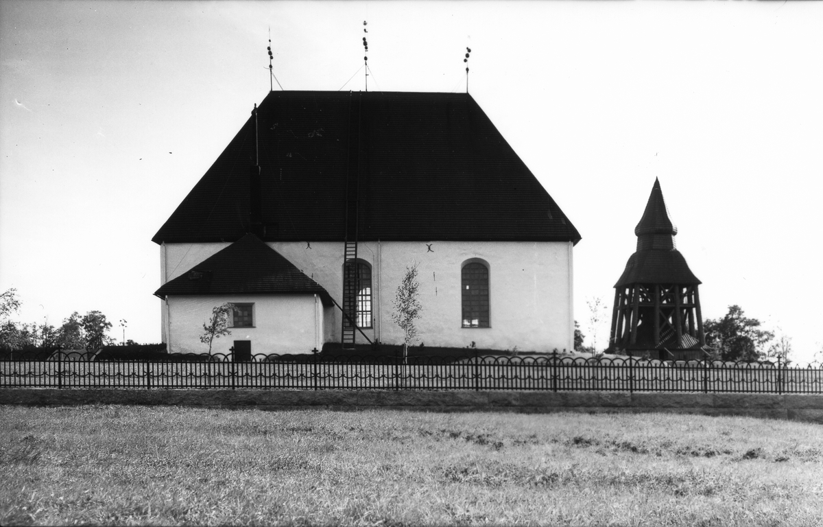 Kyrkan i Bjuråker.
