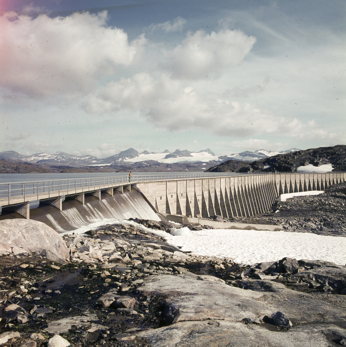 Group no. 56-10-05-00  Picture no. 535812..Damanlegg vinter vannkraft .N- Sognefjell Dammen Presteinsvatn