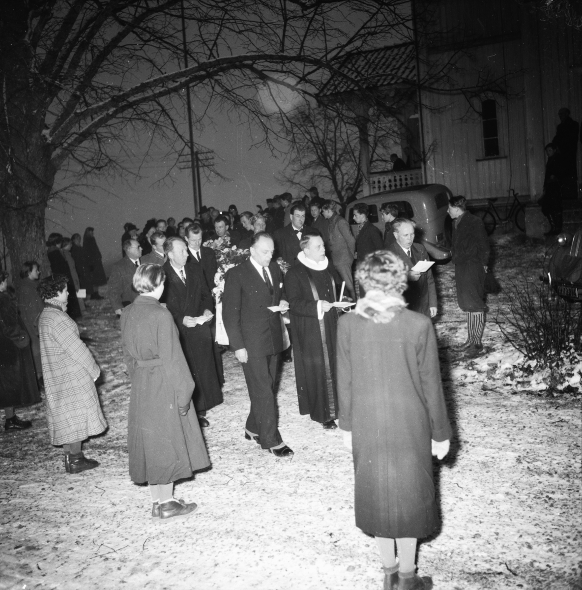 Vardens arkiv. "Gravferden til Neri Valen, Bø" 13.01.1954