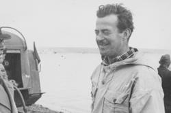 Flyver Hans Grøn Lund ved ambulanseflyets avgang til Nord-No