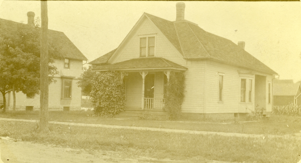 Postkort med bilde av huset til Henry Piltingsrud, i Amerika.