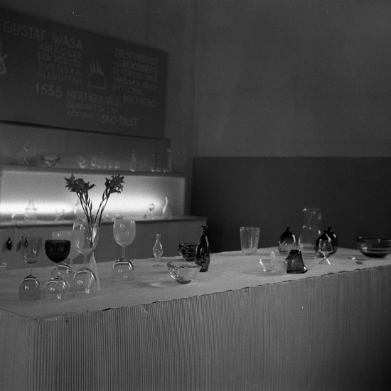 Glasutställning i Smålands Museum. 1952.
