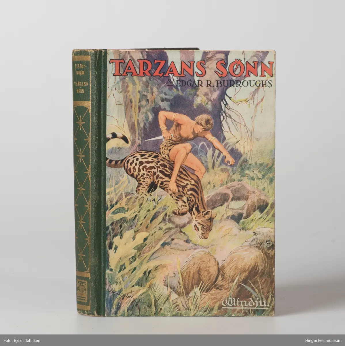 Guttebok: illustrasjon av Tarzan; Jentebøker (2) illustasjon av barn og jenter,; Eventyrbok: store blader i farger