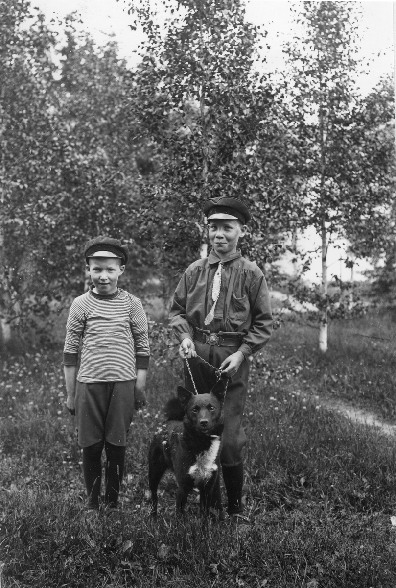 Bengt Jansson (till vänster) och Martin Jansson, barn till kusken på herrgården.