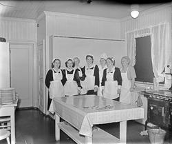 Kokke og serveringspersonell på Admini.