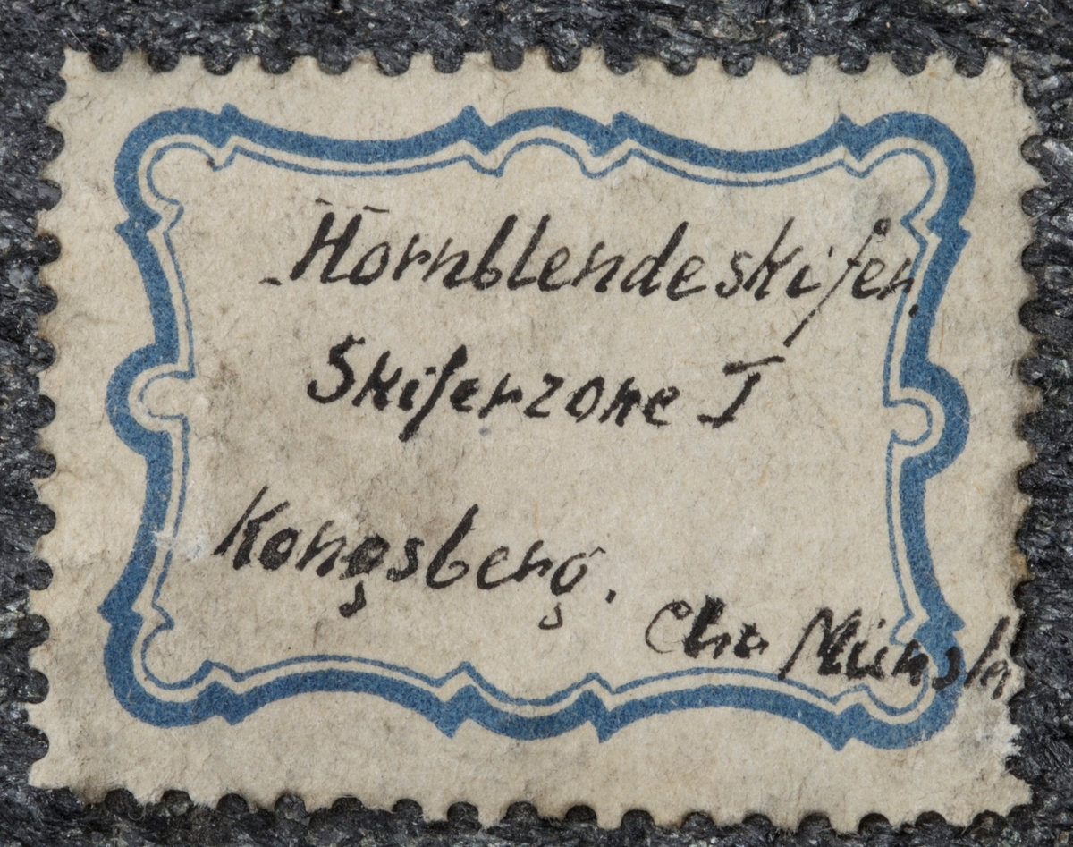 En etikett på prøve:
Hornblendeskifer
Skiferzone I
Kongsberg
Chr. Münster