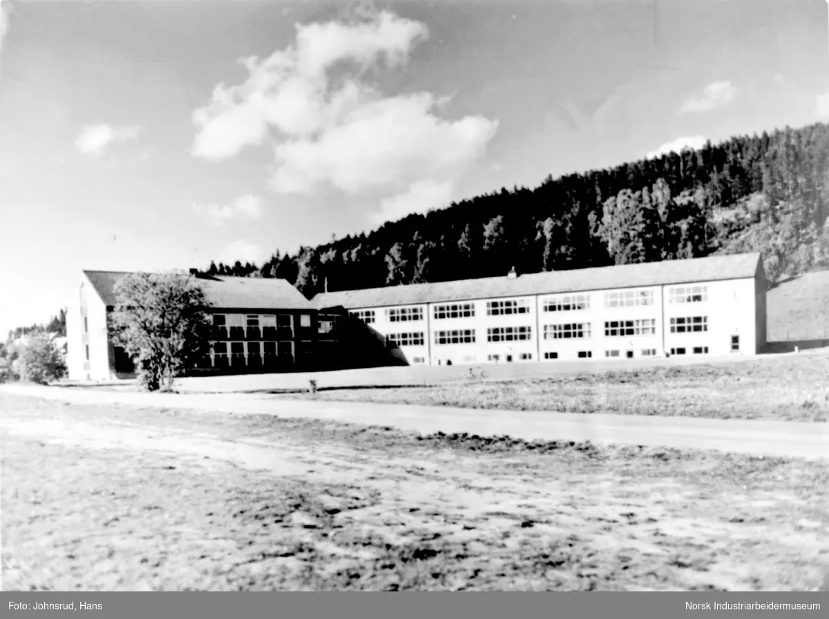 Nåværende Notodden ungdomsskole, opprinneleg bygget som gymnas. Byggets første byggetrinn er ferdig.