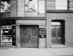 Sprekker over port Nytorg nr 4 og Plaumsgate 4