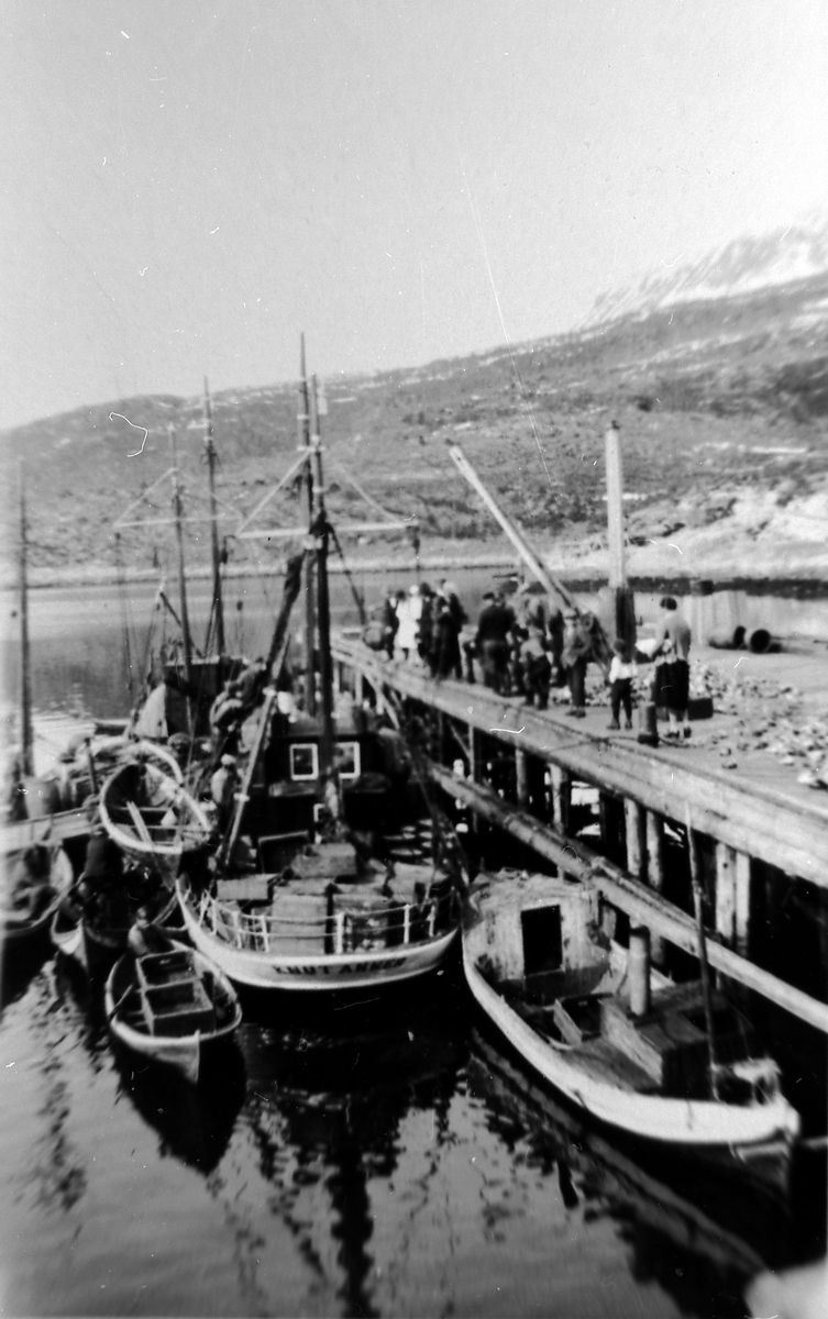 Agnbåten "Knut Anker" ved kai i Skrolsvik 1930-40
